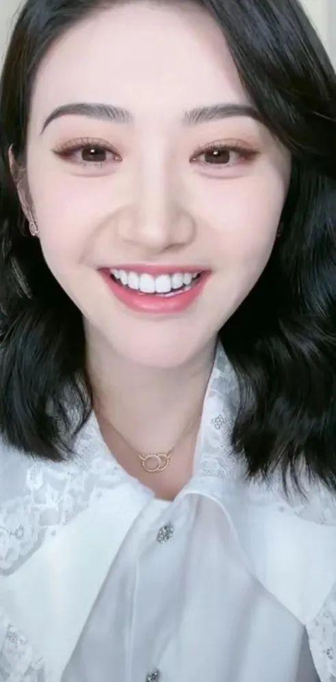 大眼睛单身女明星,闪耀娱乐圈的独立风采